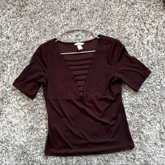 Woman’s Dark Maroon V neck Slim fitting revealing Cabernet wine colored blouse - Picture 1 of 5